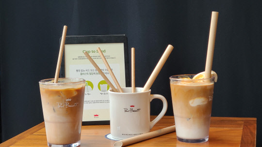 폴바셋이 플라스틱 빨대를 매장에서 퇴출한다. <매일유업 제공>